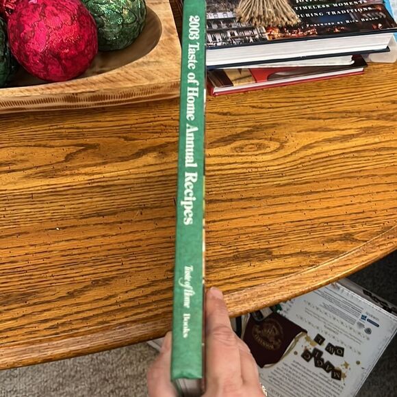 2003, Taste of Home Annual Recipes, 320 page cookbook - Picture 3 of 4